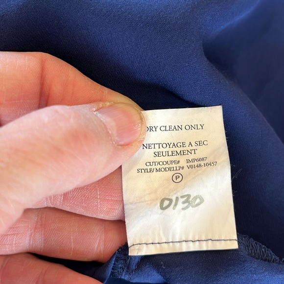 EUC Vince 100% silk top - Picture 9 of 9